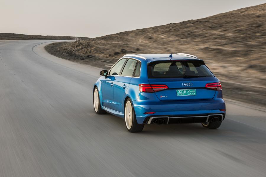  Audi RS3 Sportback (8V) 2017 года  (WW) (фото 18 из 40)